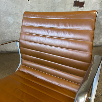 Eames Ea 335 Aluminum Group Desk Chair