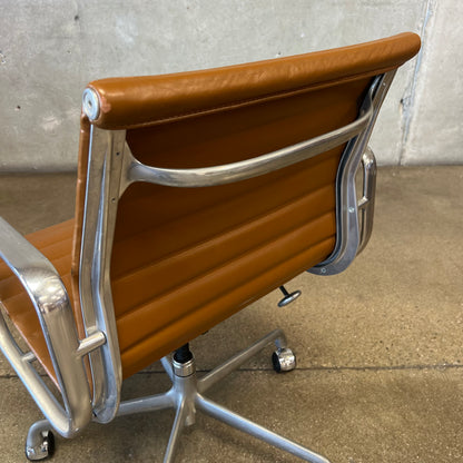 Eames Ea 335 Aluminum Group Desk Chair