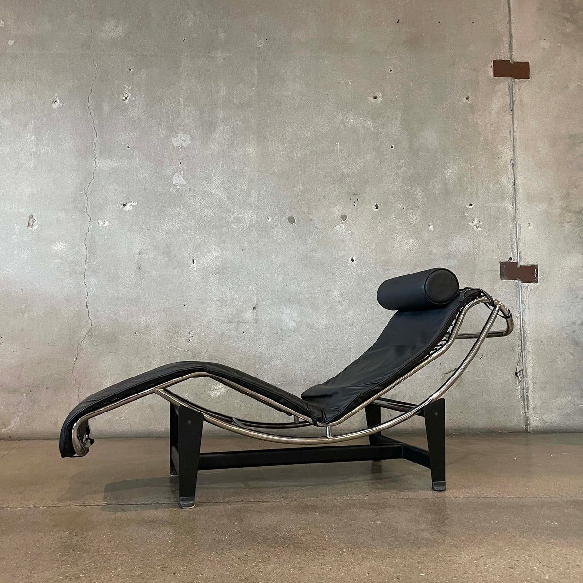 Modern Lounge Chair in the Style of Cassina