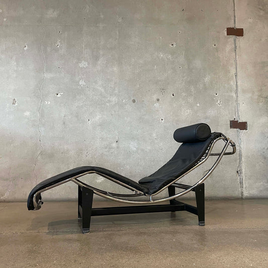 Modern Lounge Chair in the Style of Cassina