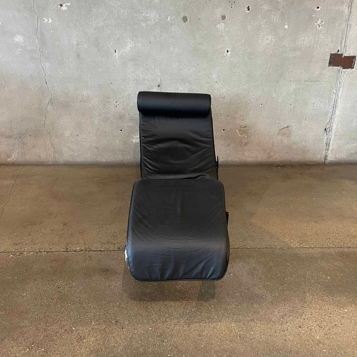 Modern Lounge Chair in the Style of Cassina