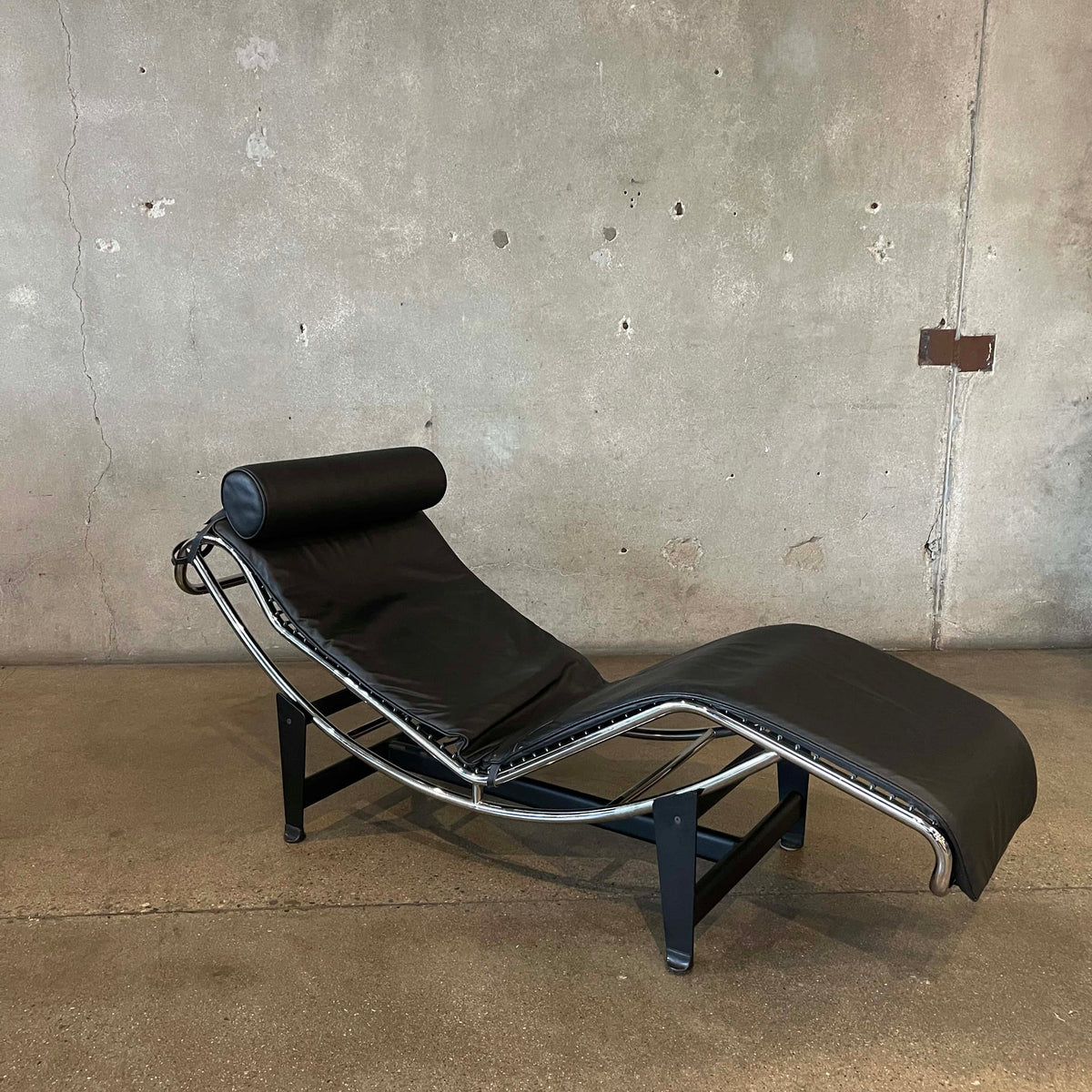Modern Lounge Chair in the Style of Cassina