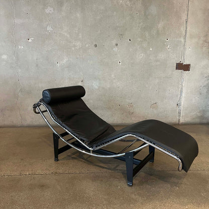 Modern Lounge Chair in the Style of Cassina