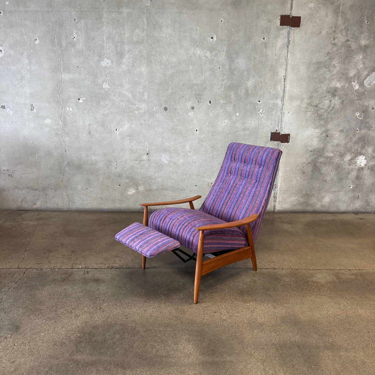 Mid Century Modern Reclining Lounge Chair By Milo Baughman for James Inc