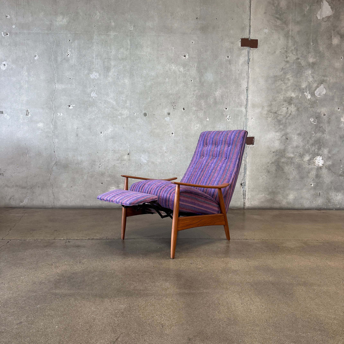 Mid Century Modern Reclining Lounge Chair By Milo Baughman for James Inc
