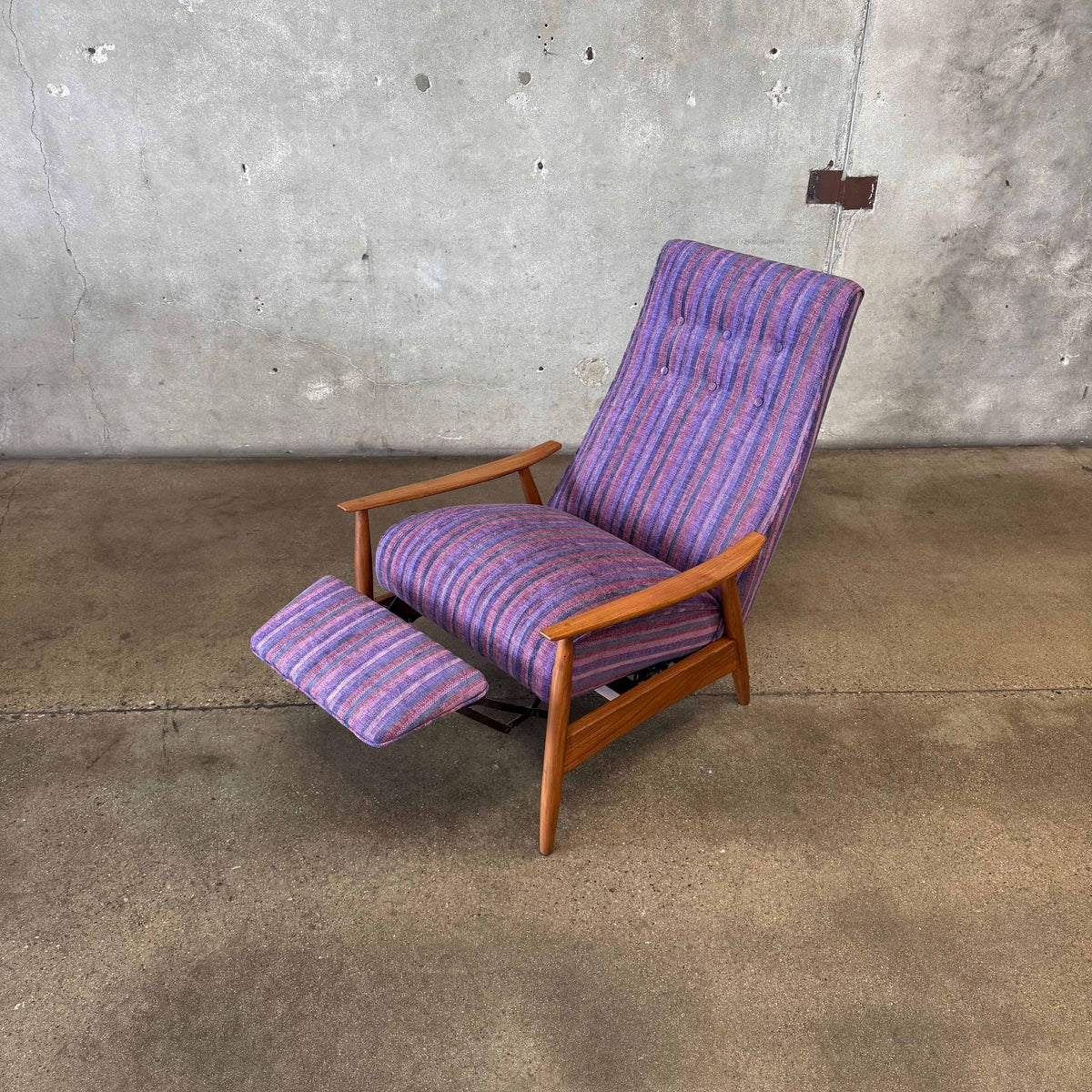 Mid Century Modern Reclining Lounge Chair By Milo Baughman for James Inc