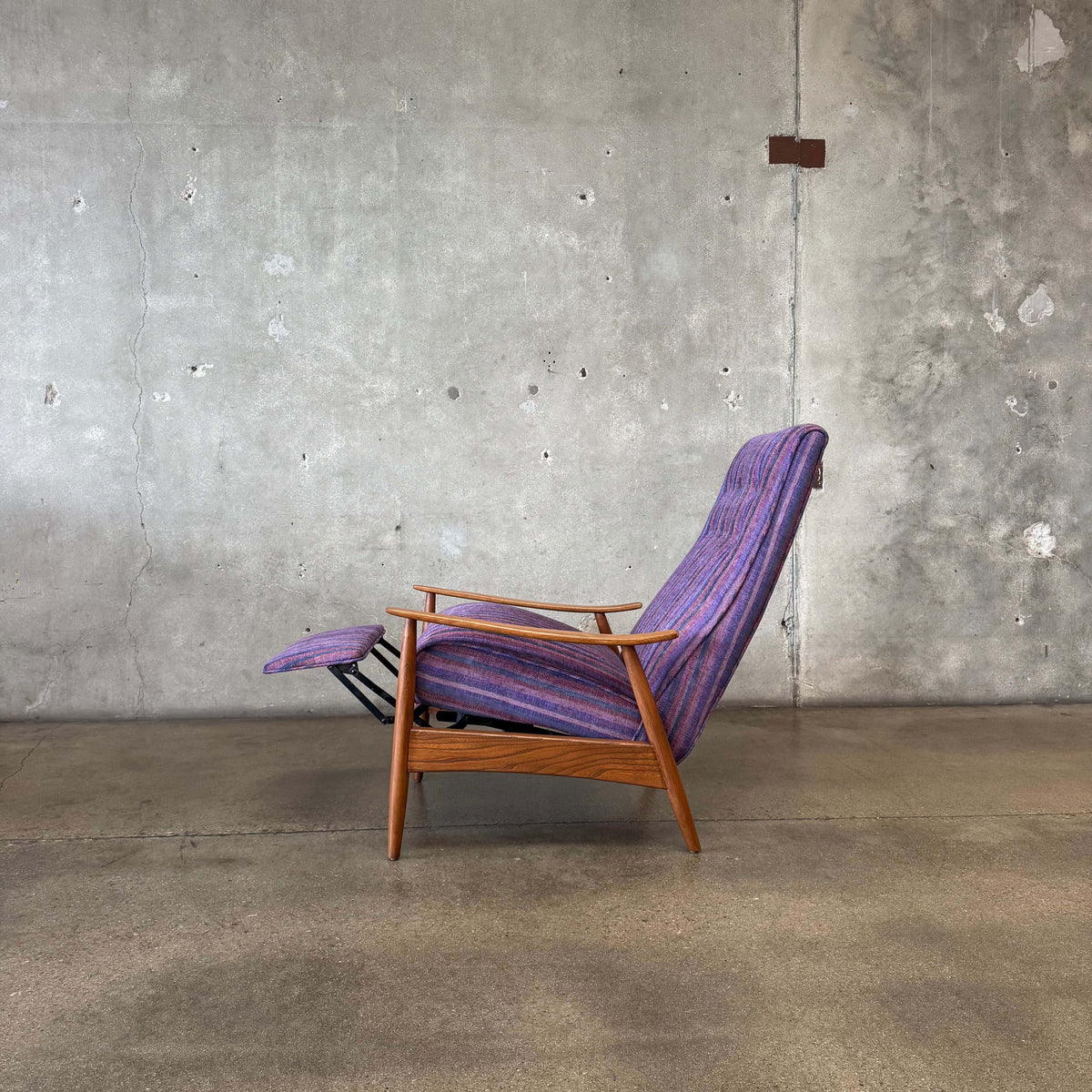 Mid Century Modern Reclining Lounge Chair By Milo Baughman for James Inc