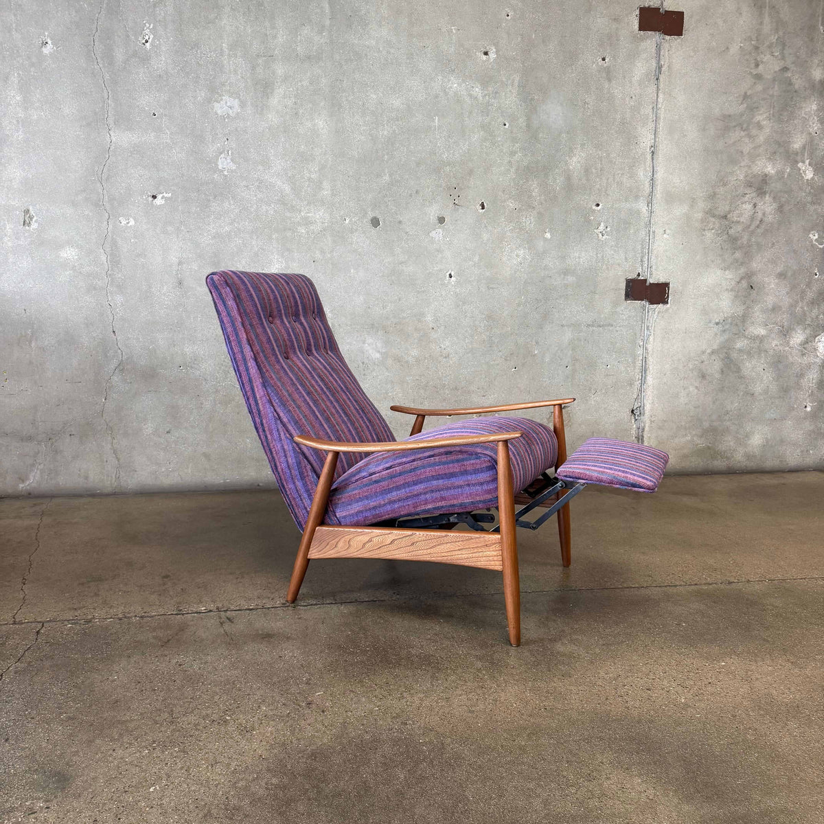 Mid Century Modern Reclining Lounge Chair By Milo Baughman for James Inc