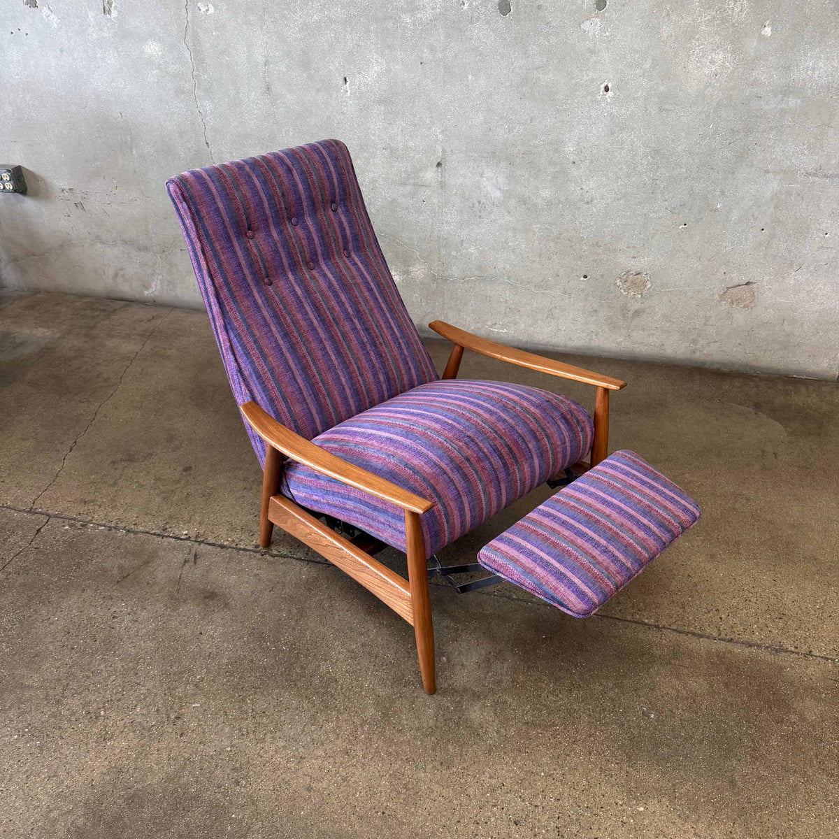 Mid Century Modern Reclining Lounge Chair By Milo Baughman for James Inc