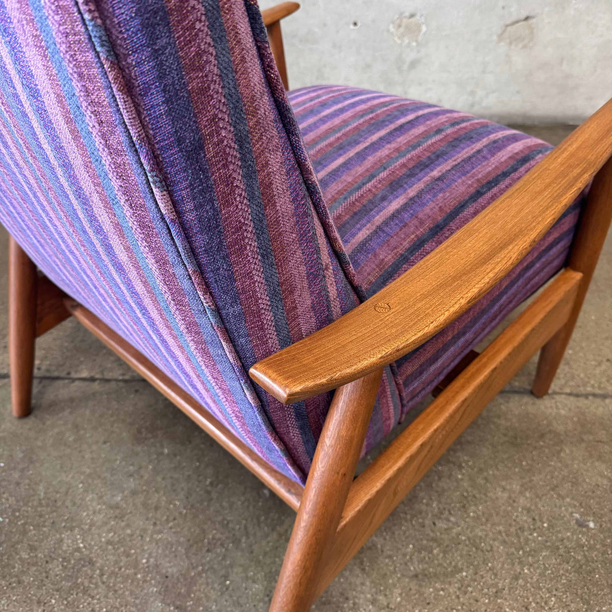 Mid Century Modern Reclining Lounge Chair By Milo Baughman for James Inc