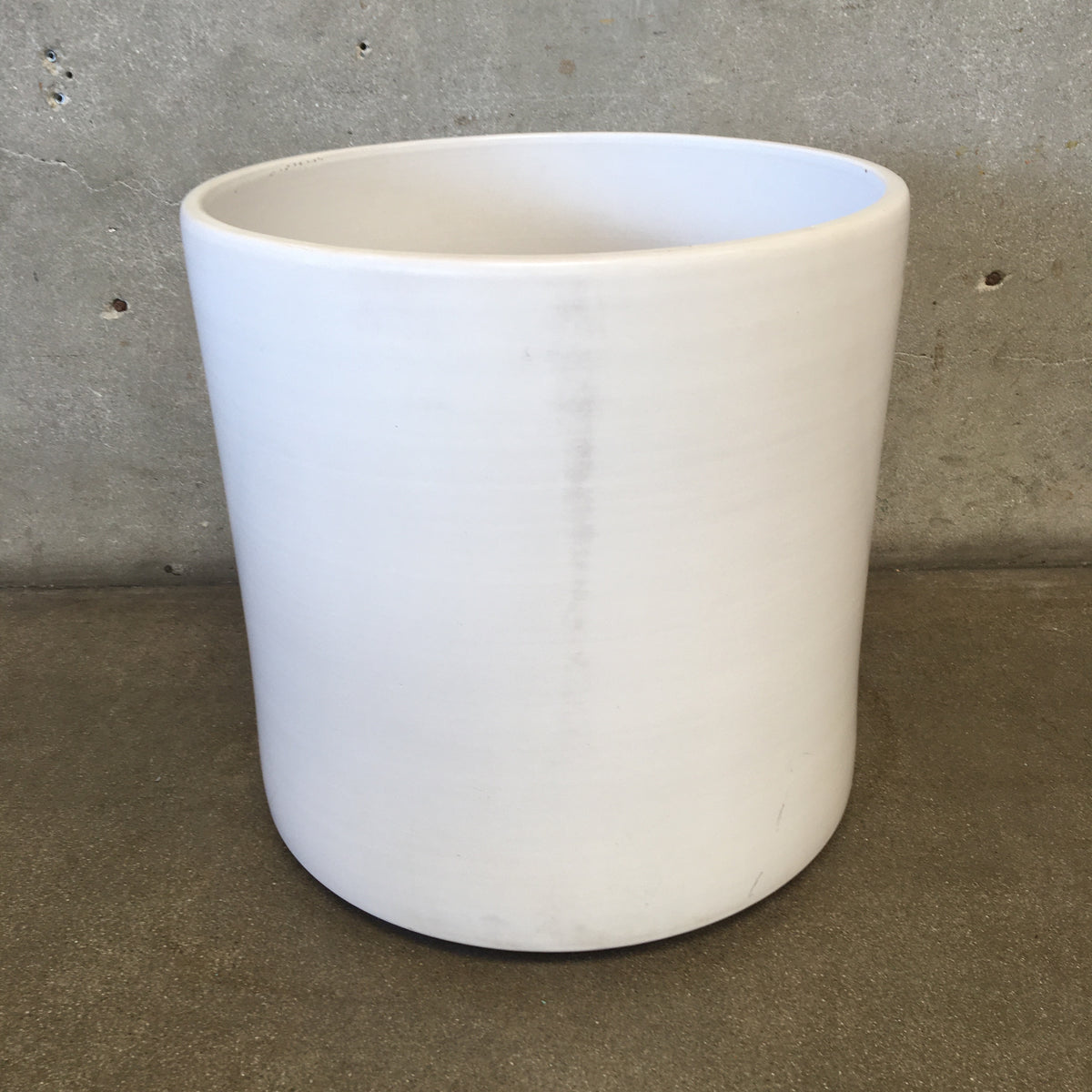 Mid Century Modern XL White Gainey Garden Pot