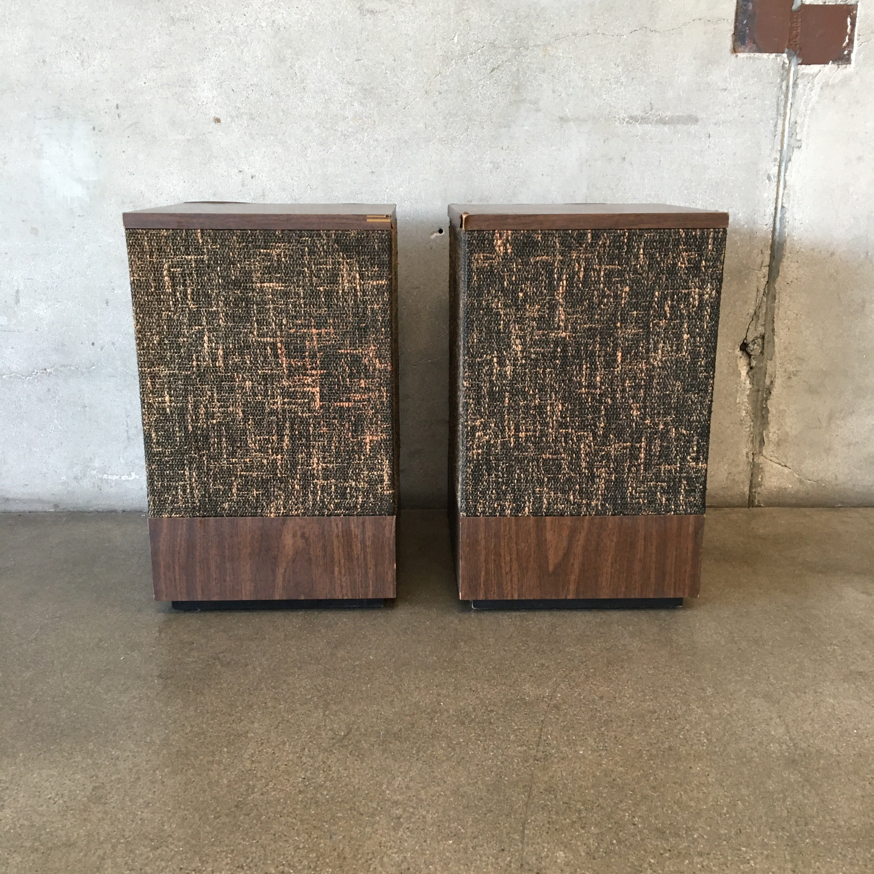 Pair of Mid Modern 501 Speakers