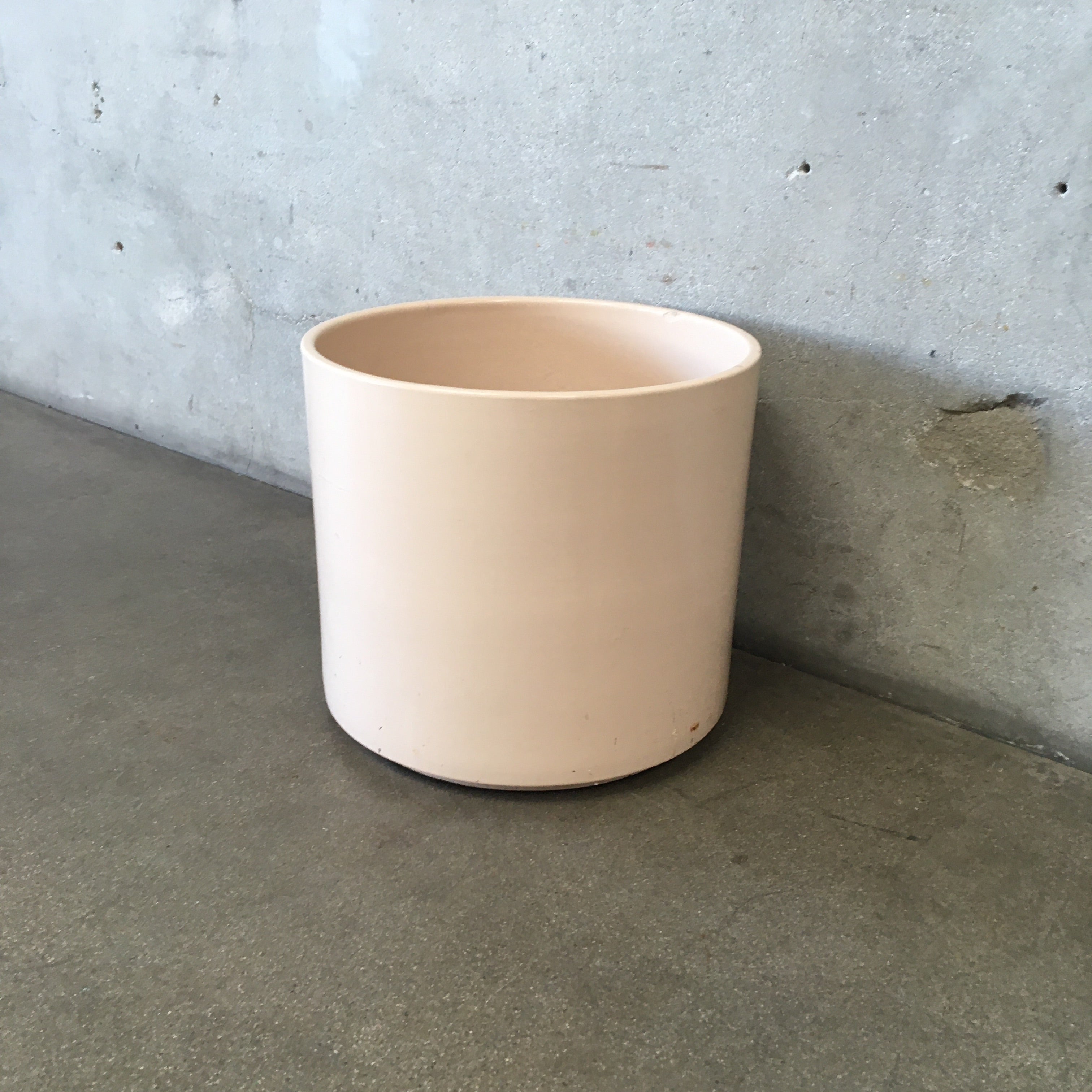 beige planter pot Mid Century Modern AC-16 Gainey Beige Planter