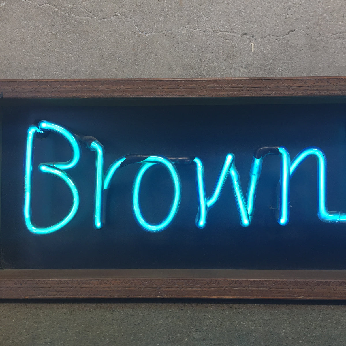 Brown-Bilt-Shoes Neon Sign